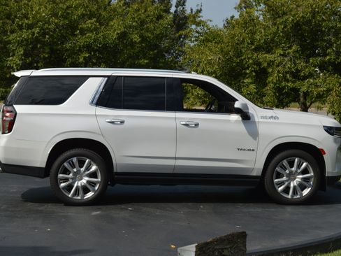 Used 2023 Chevrolet Tahoe High Country w/ Premium Package 2 AWD/4WD image 12