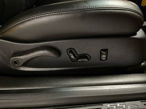 Used 2006 Chevrolet SSR w/ Preferred Equipment Group image 36