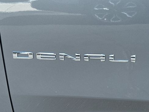New 2026 GMC Yukon XL Denali w/ Denali Reserve Package AWD/4WD image 13