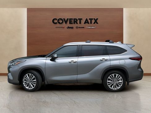 Used 2026 Toyota Highlander Platinum AWD/4WD image 2