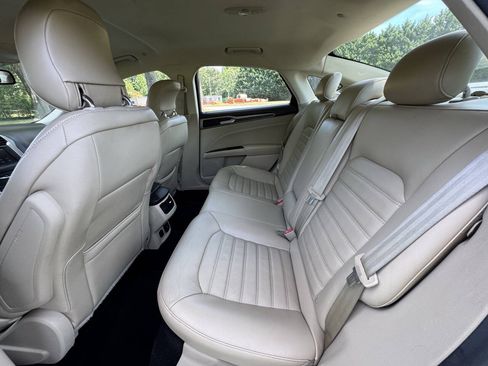 Used 2013 Ford Fusion SE FWD image 16