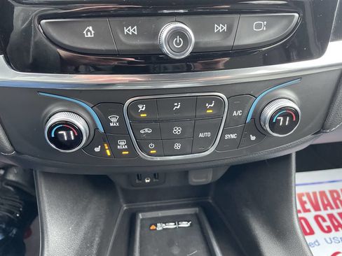 Used 2023 Chevrolet Traverse LT image 25