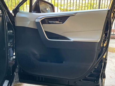 Used 2022 Toyota RAV4 XLE image 22