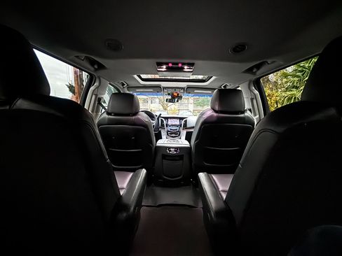 Used 2019 Cadillac Escalade Premium Luxury w/ Escalade Sport Edition image 23