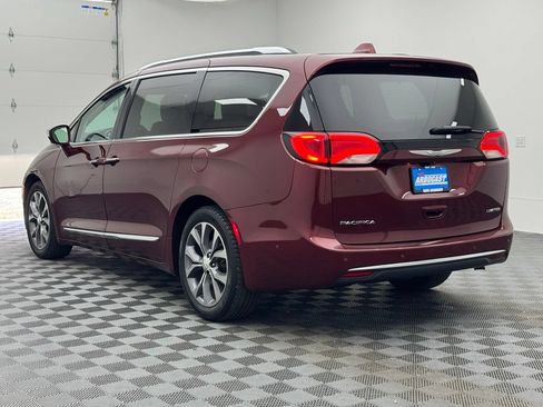 Used 2017 Chrysler Pacifica Limited FWD image 16