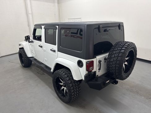 Used 2017 Jeep Wrangler Unlimited Sahara image 15