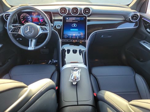 Used 2024 Mercedes-Benz GLC 300 4MATIC image 28