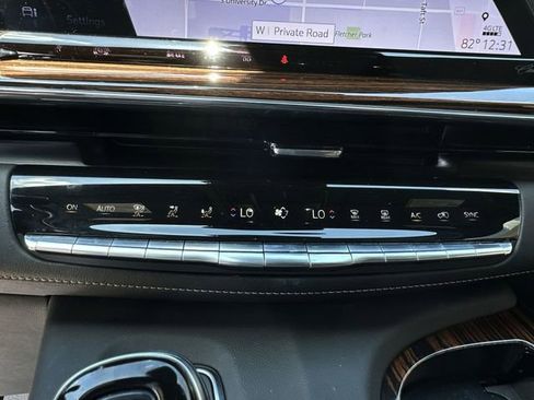 Used 2022 Cadillac Escalade Premium Luxury RWD image 27