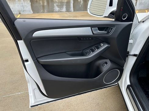 Used 2017 Audi Q5 2.0T Premium Plus w/ Technology Package image 10