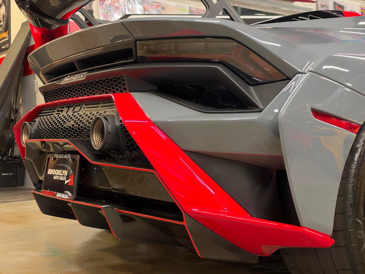 Used 2022 Lamborghini Huracan STO RWD image 19