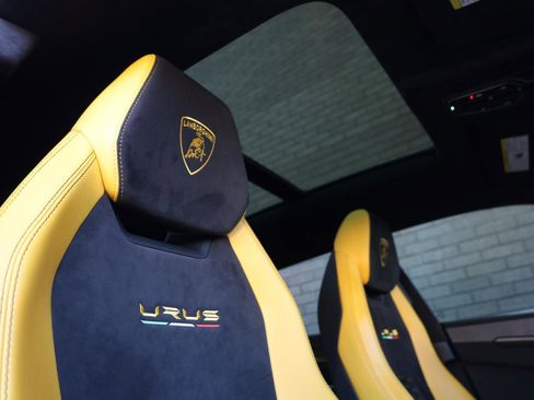 Used 2021 Lamborghini Urus AWD/4WD image 40