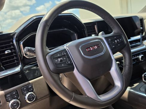 Used 2025 GMC Sierra 1500 SLT w/ SLT Premium Plus Package AWD/4WD image 11