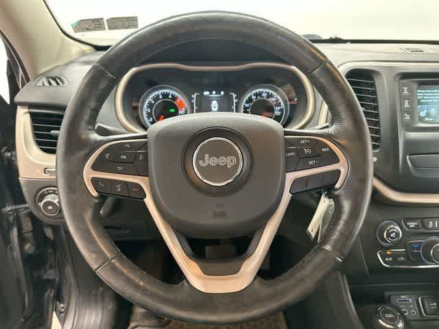 Used 2016 Jeep Cherokee Latitude w/ Cold Weather Group AWD/4WD image 7