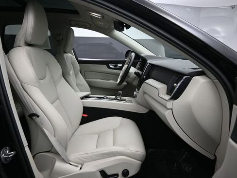 Used 2023 Volvo XC60 B5 Plus w/ Protection Package Premier image 34