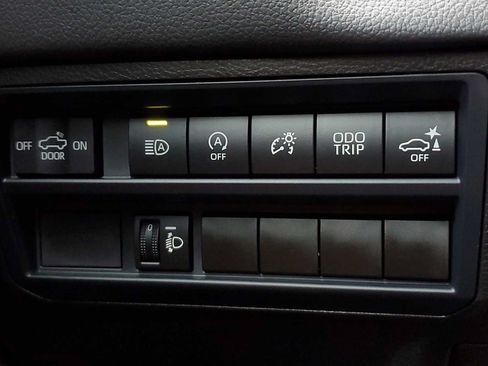 Used 2025 Toyota Tundra Limited AWD/4WD image 31