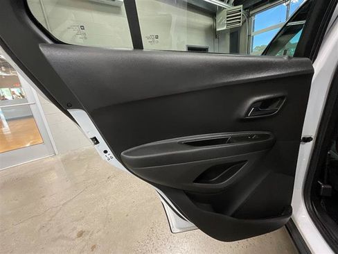 Used 2020 Chevrolet Trax LT AWD/4WD image 20