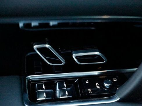 New 2026 Land Rover Range Rover Long Wheelbase SE image 19