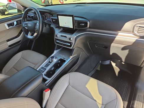 Certified 2022 Ford Explorer XLT w/ Equipment Group 202A image 18