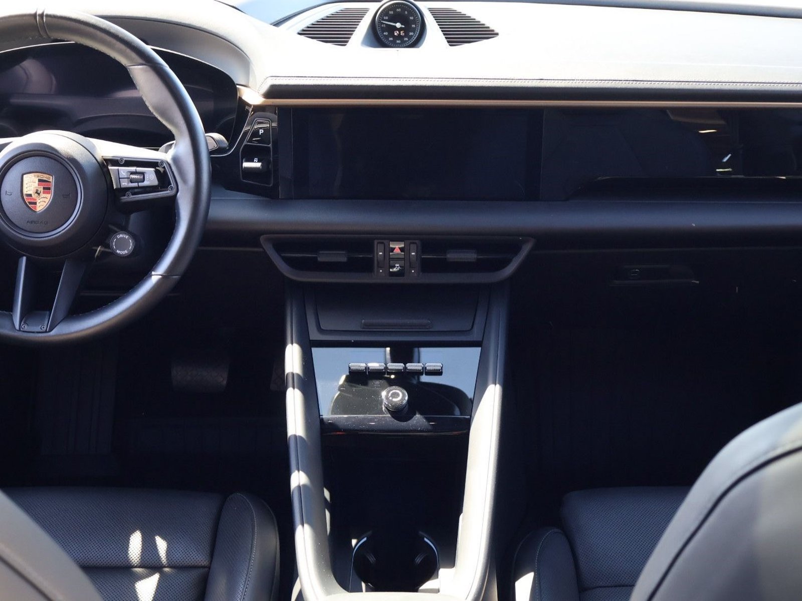 Certified 2024 Porsche Macan 4 Electric AWD/4WD image 20