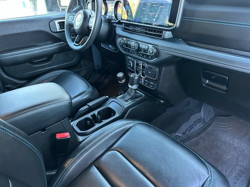 Used 2024 Jeep Wrangler Unlimited Rubicon 4xe AWD/4WD image 15