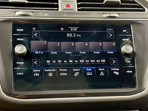 Used 2022 Volkswagen Tiguan SE R-Line image 33