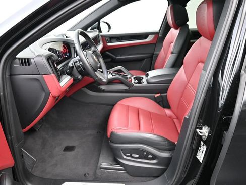 Certified 2025 Porsche Cayenne Coupe AWD/4WD image 9