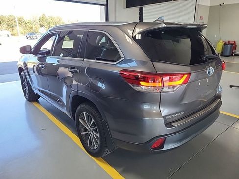 Used 2018 Toyota Highlander XLE image 2