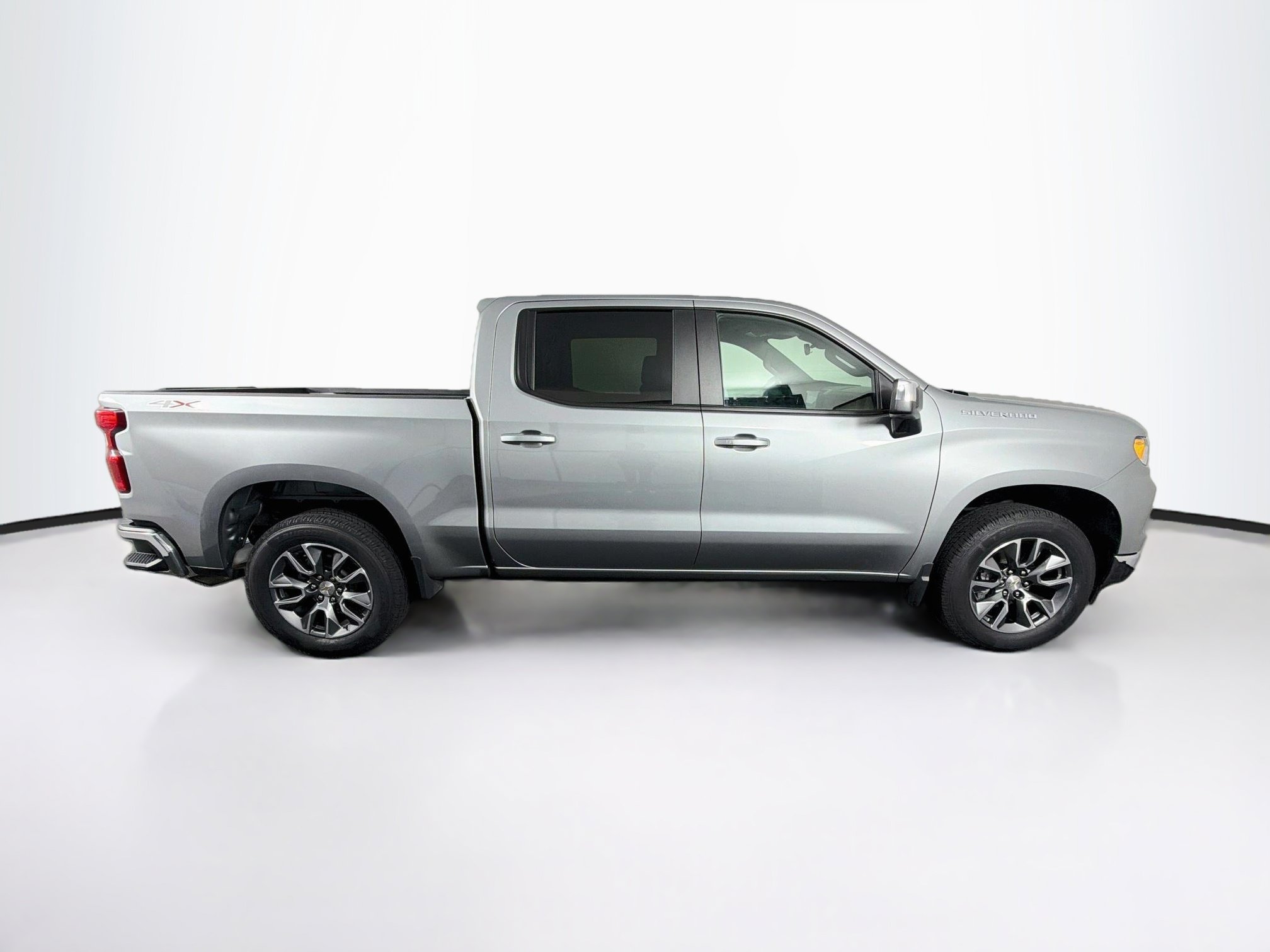 Used 2024 Chevrolet Silverado 1500 LT AWD/4WD image 10