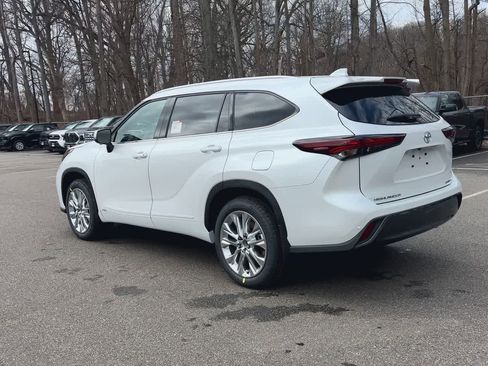 New 2026 Toyota Highlander Limited image 6