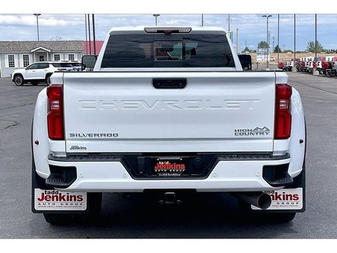 Used 2024 Chevrolet Silverado 3500 High Country w/ High Country Premium Package AWD/4WD image 4