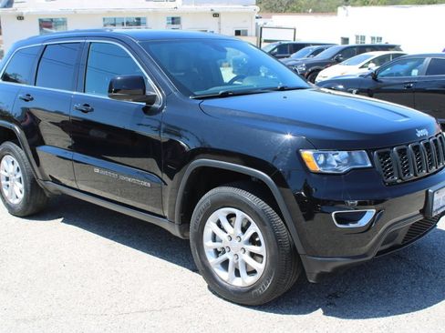Used 2022 Jeep Grand Cherokee Laredo X AWD/4WD image 3