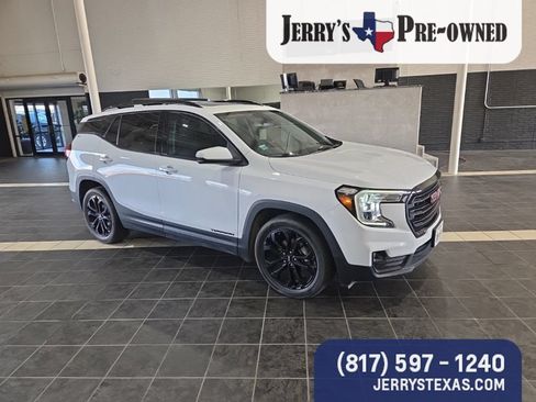 Used 2022 GMC Terrain SLT w/ Elevation Edition FWD image 2