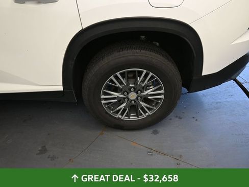 Used 2024 Chevrolet Traverse LT FWD image 20