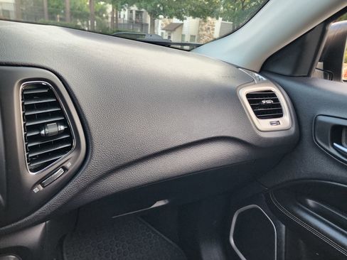 Used 2019 Jeep Compass Sport w/ Cold Weather Group FWD image 27