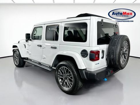 Used 2023 Jeep Wrangler Unlimited Sahara w/ Cold Weather Group AWD/4WD image 6