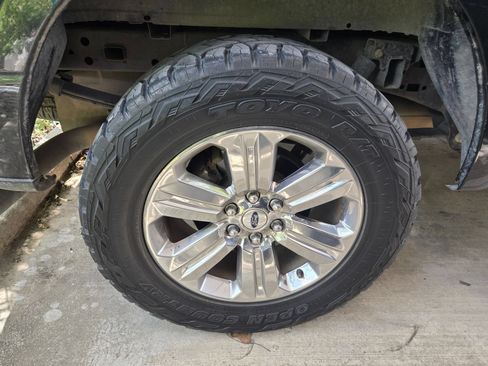 Used 2018 Ford F150 XLT w/ Equipment Group 302A Luxury AWD/4WD image 10