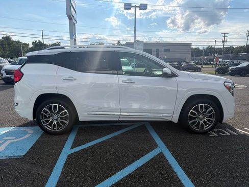 Used 2024 GMC Terrain Denali w/ Denali Premium Package AWD/4WD image 5