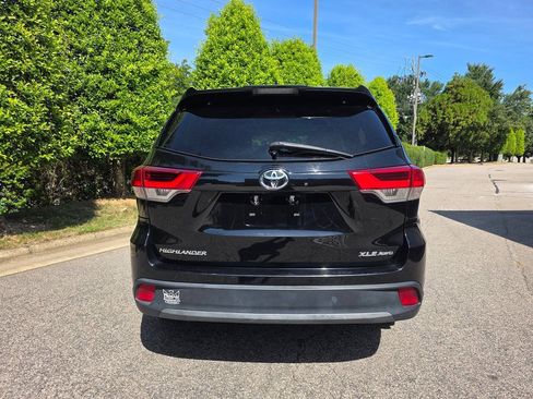 Used 2019 Toyota Highlander XLE AWD/4WD image 4