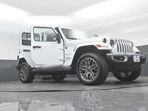 Used 2023 Jeep Wrangler Unlimited Sahara w/ Cold Weather Group AWD/4WD image 29