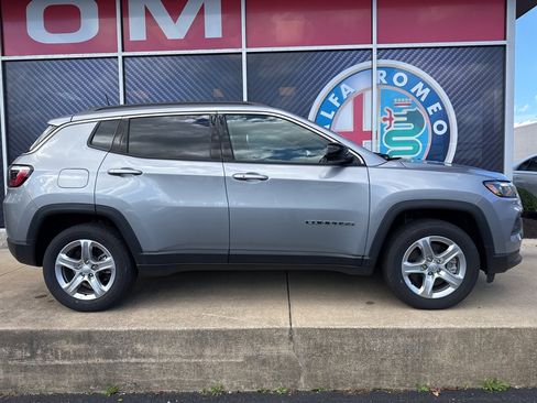 Used 2023 Jeep Compass Latitude w/ Convenience Group image 2