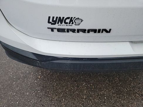 Used 2021 GMC Terrain SLE w/ Driver Convenience Package image 16