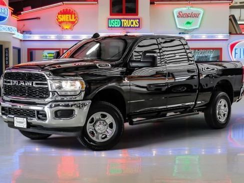 Used 2023 RAM 2500 Tradesman w/ Chrome Appearance Group AWD/4WD image 2