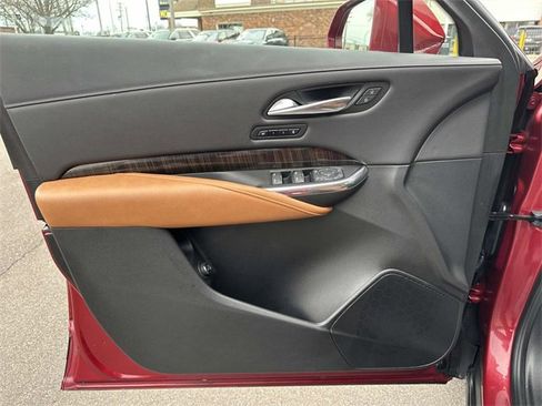 Used 2020 Cadillac XT4 Premium Luxury image 16