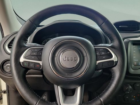 Used 2018 Jeep Renegade Latitude w/ Cold Weather Group image 11