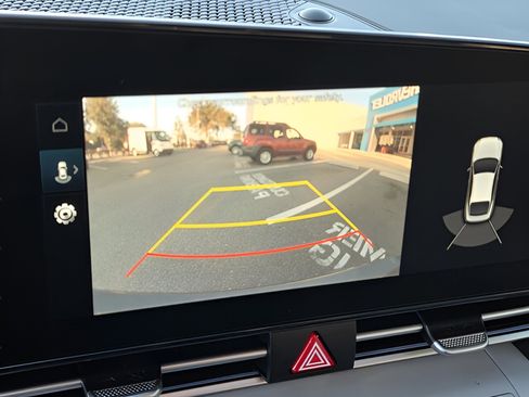 Used 2023 Hyundai Elantra Limited image 6