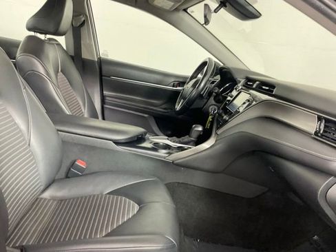 Used 2020 Toyota Camry SE w/ Carpet Mat Package FWD image 17