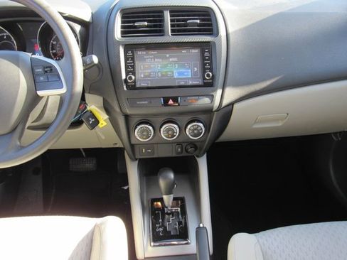 Used 2018 Mitsubishi Outlander Sport LE AWD/4WD image 18