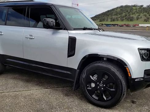 Used 2024 Land Rover Defender 110 X-Dynamic SE image 2