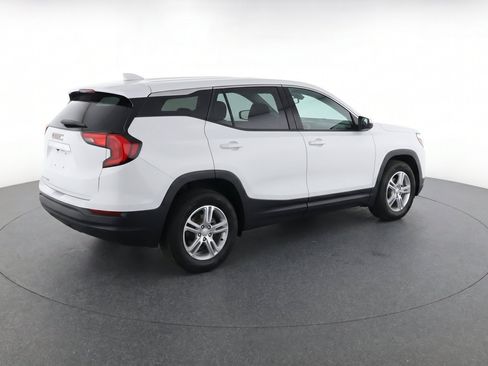 Used 2024 GMC Terrain SLE FWD image 9
