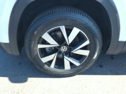 Used 2020 Volkswagen Atlas Cross Sport SE image 25